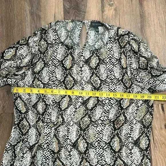 The Limited snake print a symmetrical Women’s Large blouse long sleeve top - Picture 8 of 12